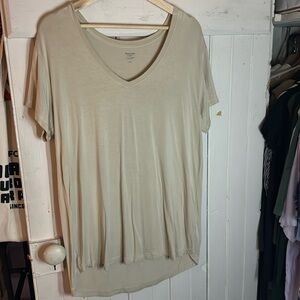 🌊Abercrombie & Fitch Vneck Tshirt